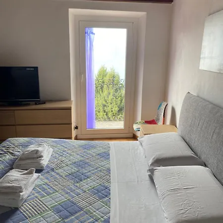 Casa Dai Nonni Feriehus Perledo